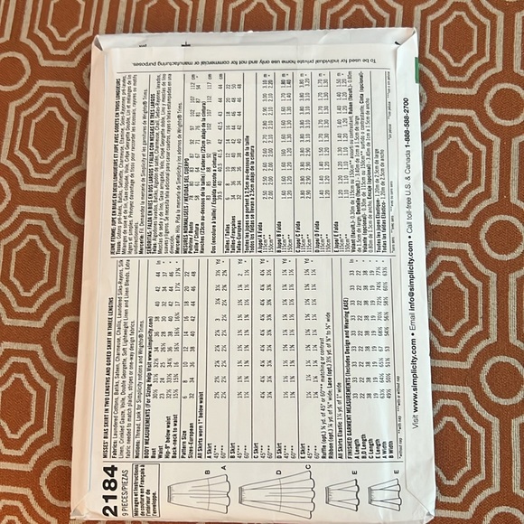 Simplicity Sewing Pattern - Picture 2 of 3